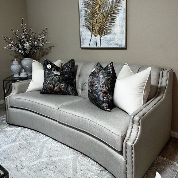 1-NWT CALLISTO HOME LUXURY VELVET FLORAL DESIGN DECORATIVE PILLOW - Picture 3 of 15